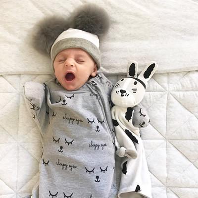 Dressing baby for sleep in Winter and ideal temperature for baby's room 