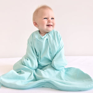 Baby sleep sack for transitioning to free arms